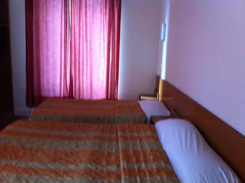 פריז Grand Hotel Magenta מראה חיצוני תמונה